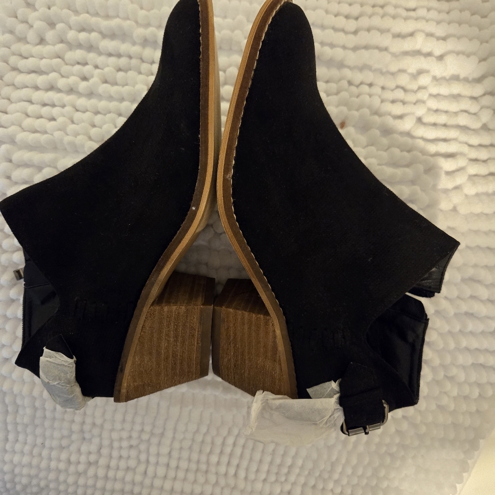 boutique by corkys size 7 bootie